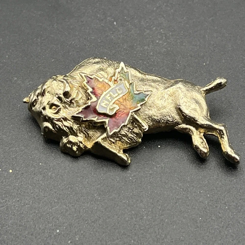 Newfoundland NFLD Canada Maple Leaf Bison‎ Buffalo Lapel Hat Pin